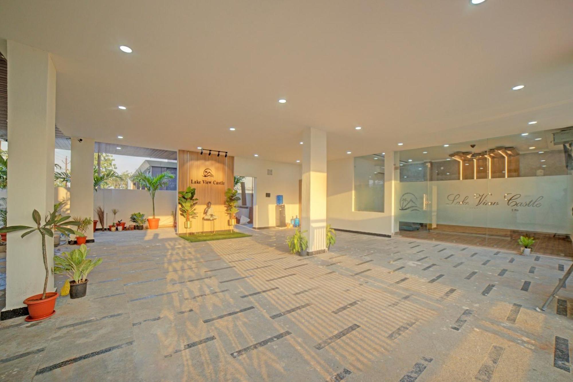 Hotel Collection O Lakeview Castle Warangal Exteriér fotografie